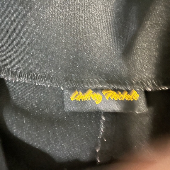 Black dress shorts with buttons and cuffs size medium - Picture 6 of 6